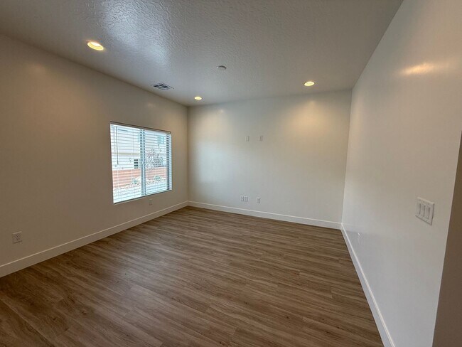 Foto del edificio - Brand New Townhome