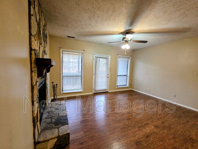 Foto del edificio - 1861 Tryon Dr