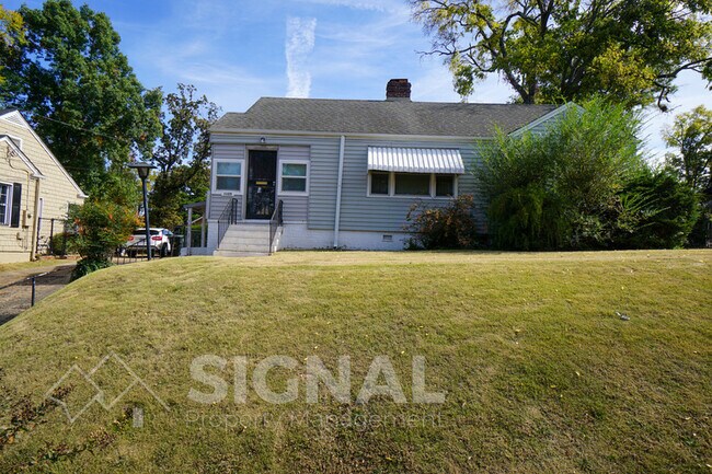 Building Photo - 1025 5th St W