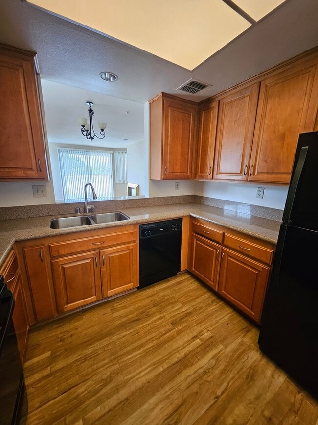 Building Photo - 2 BD/2BA Condo in the La Mesa Village