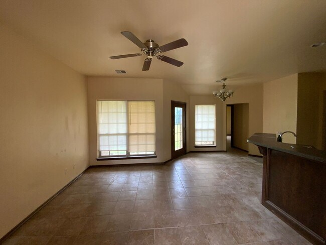 Foto del edificio - 3 bed 2 bath. MWC - Now Available