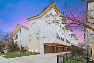 Building Photo - 2226 N Garrett Ave