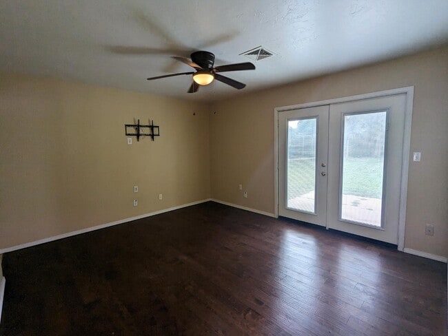 Building Photo - 1404 Heather Ln