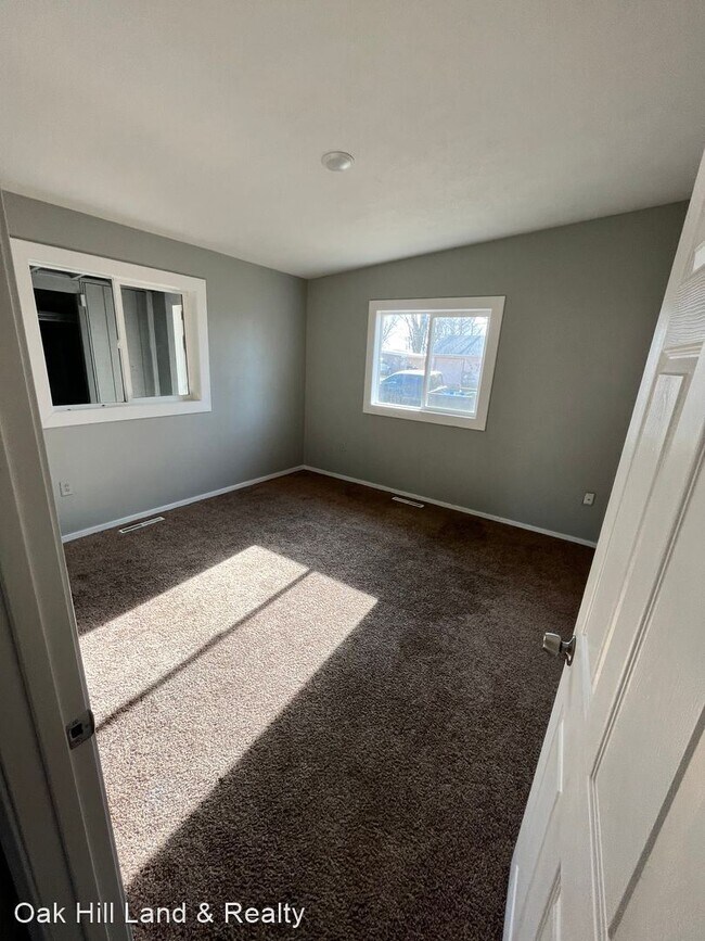 Building Photo - 4 br, 1 bath House - 1447 Vandenberg Circle