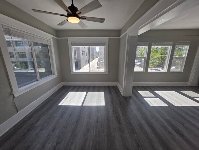 Foto del edificio - UPGRADED AND FRESH UPPER 1BD/1BA DOWNTOWN ...