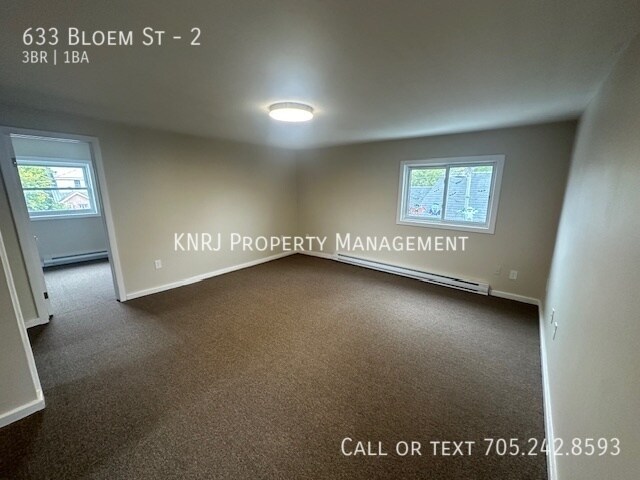 Building Photo - Upper 3 Bedroom Apartment