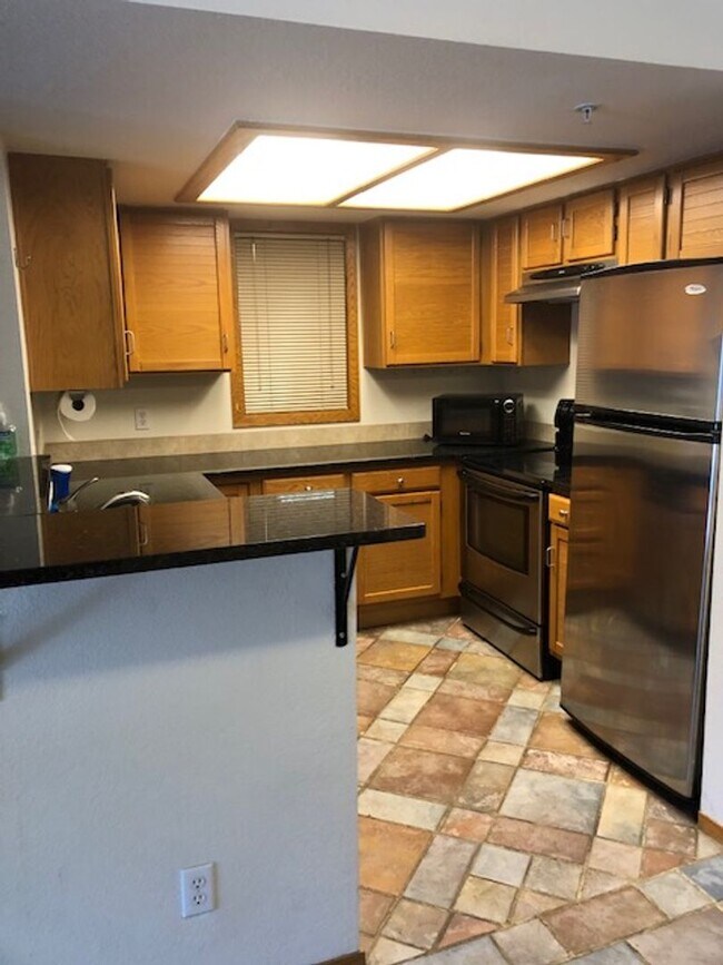 Building Photo - Furnished or Unfurnished One Bedroom / One Bath Apartment in Central Boulder