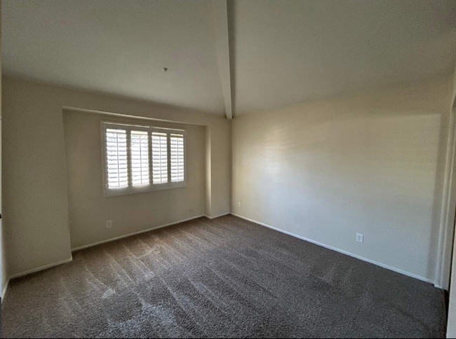 Building Photo - 9324 Burnet Ave