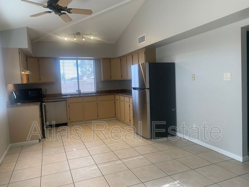 Primary Photo - 4021 E Desert Cactus St