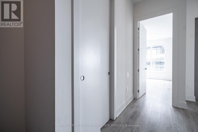 Building Photo - 212 King William St