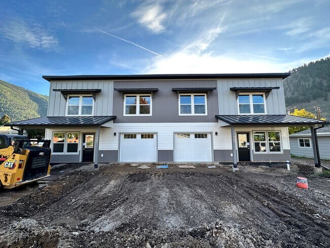 Building Photo - Staple Duplex