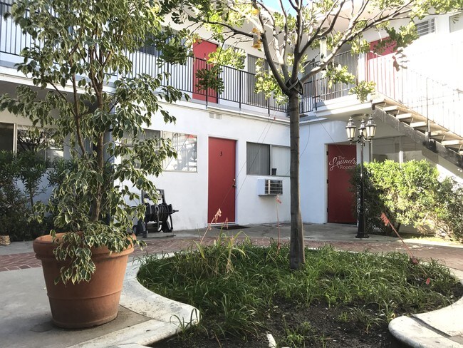 Foto del edificio - 13855 Burbank Blvd