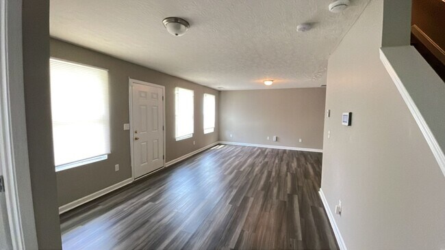 Foto del edificio - 464 West Kemper Rd 4BR/2.5BA (Springdale)