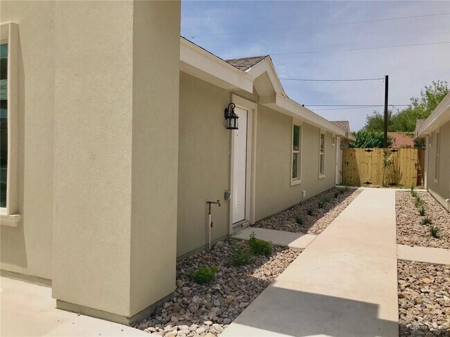 Building Photo - 2106 Taxco Ct