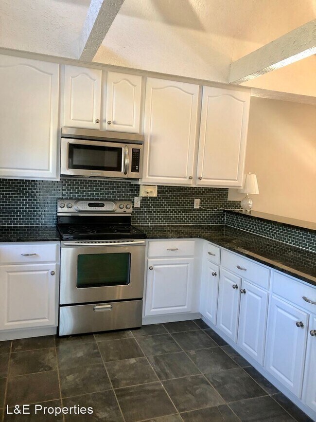 Building Photo - 3 br, 2 bath House - 411 Horseshoe Dr.
