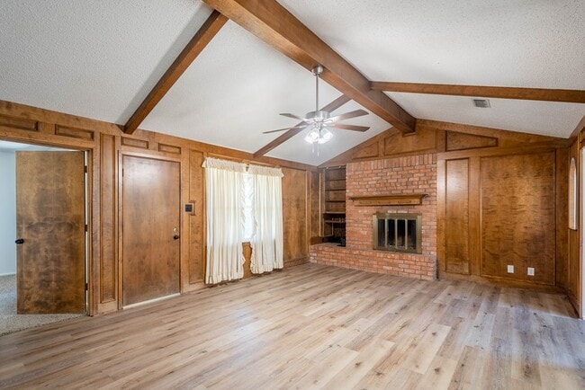 Building Photo - 1523 Doe Ln