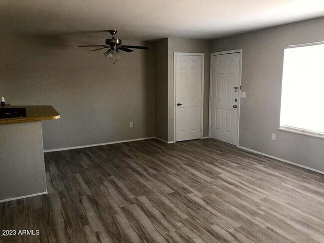 Foto del edificio - 1645 W Baseline Rd