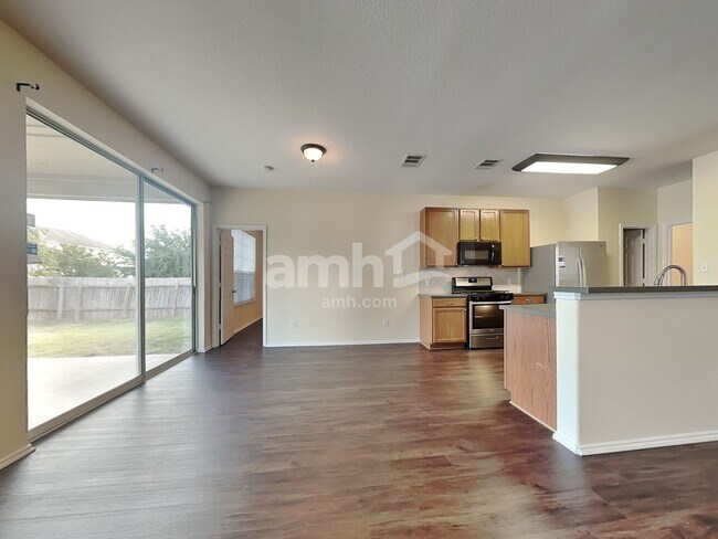 Building Photo - 221 Covent Dr