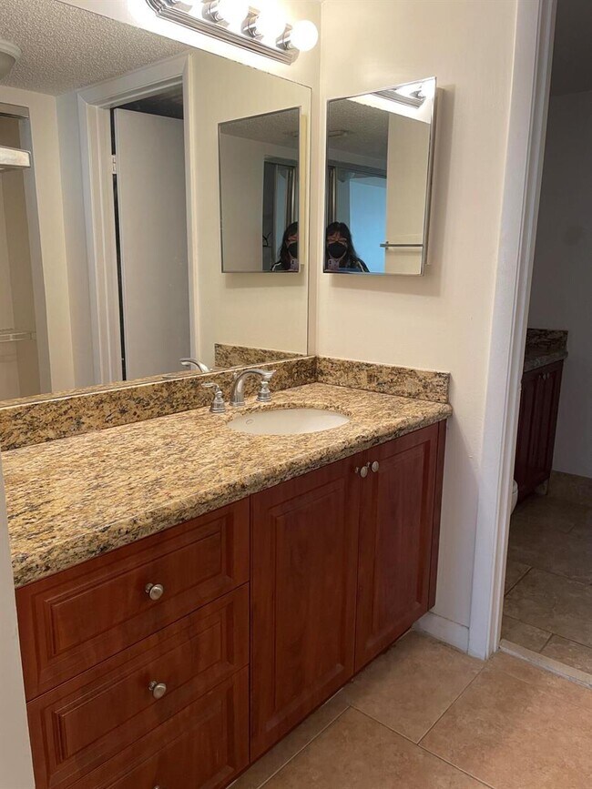 Foto del edificio - 9701 Westview Dr