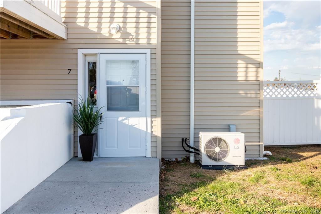 Foto principal - 466 Candlewood Lake Rd S