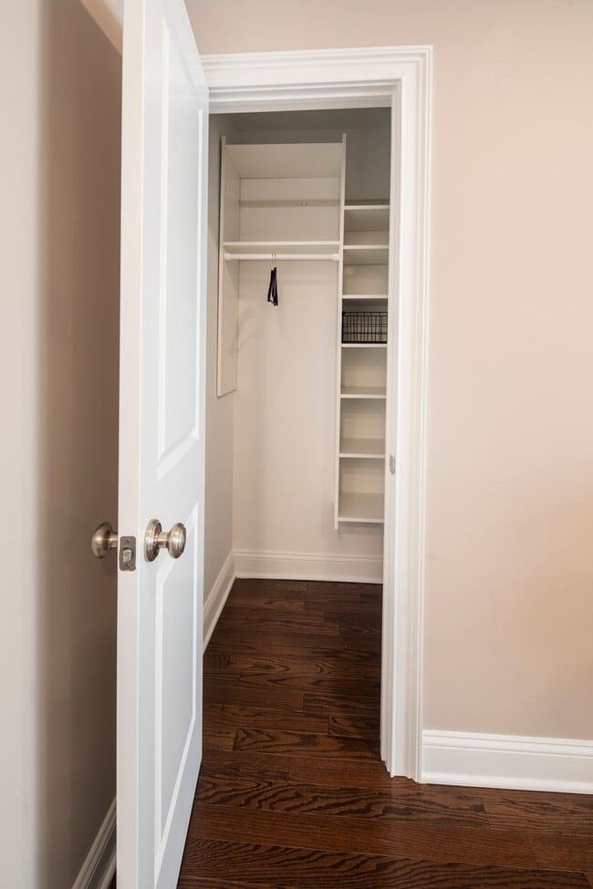 Interior Photo - Cambridge Manor