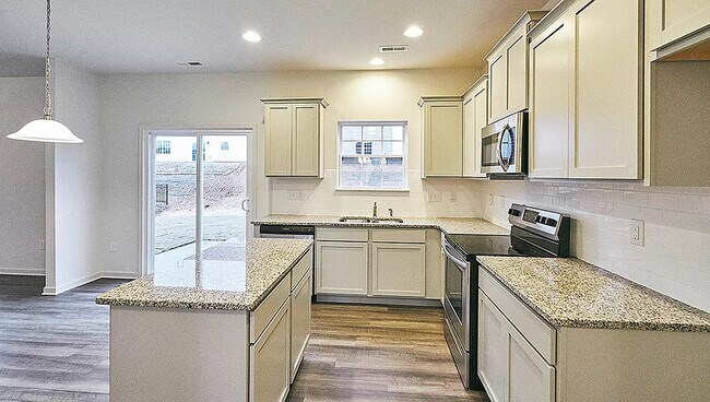 Foto del edificio - Room in Single Family Home on N Great White Way