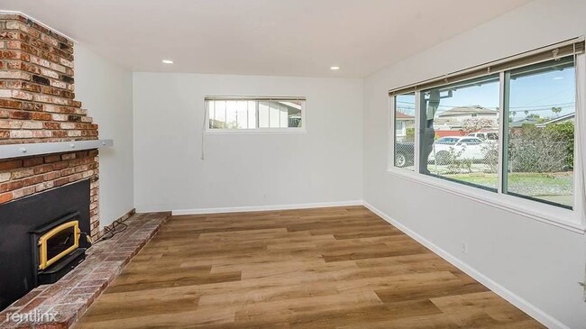 Building Photo - 4 br, 2 bath House - 1912 Playa St