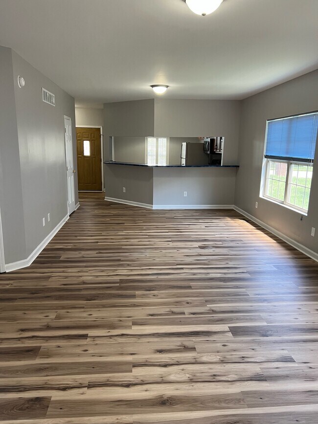 Foto del edificio - 100 Yorkshire Dr