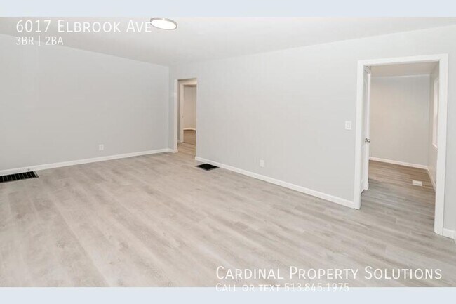 Foto del edificio - FULLY RENOVATED & SPACIOUS 3-BEDROOM HOUSE