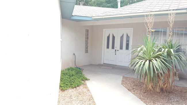 Building Photo - 1000 Ranchero Rd