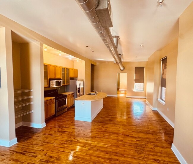 Building Photo - 1206 Clay St