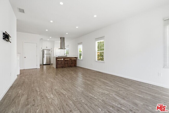 Foto del edificio - 455 Rexford Dr