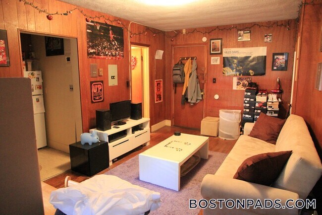 Foto del edificio - 32 Westland Ave