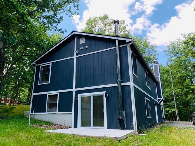 Building Photo - 227 Forest Dr