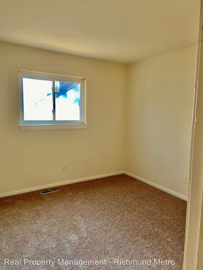 Building Photo - 301 Newcastle Dr