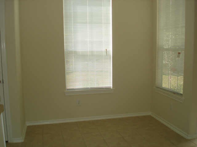 Building Photo - 17115 Oakwood Chase Dr