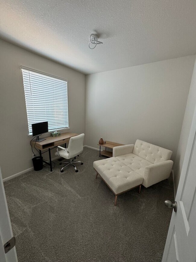 Building Photo - Modern Loveland Living | 3-Bed, 2.5-Bath Home with Garage
