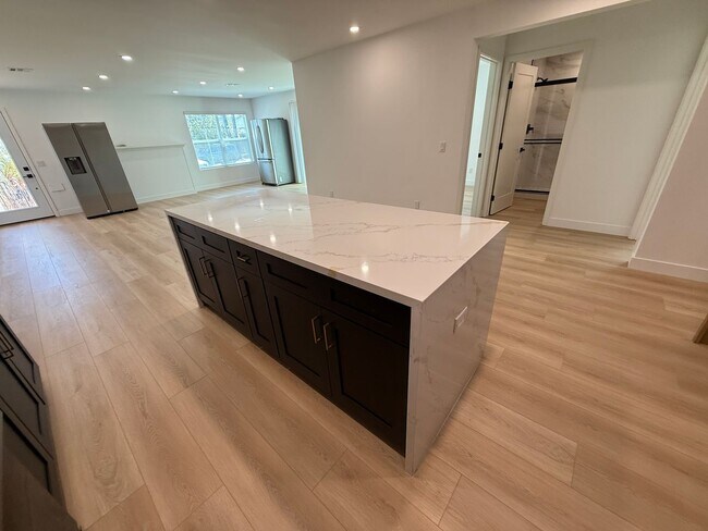 Foto del edificio - 4960 Rockford Dr