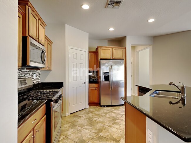 Building Photo - 2542 W Cordia Ln