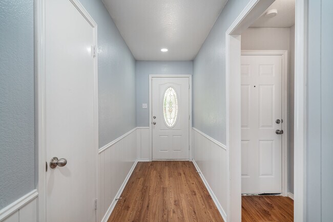 Foto del edificio - 2901 Panhandle Dr