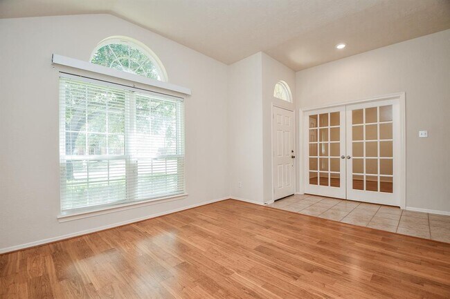 Foto del edificio - 6206 Fawnlake Dr