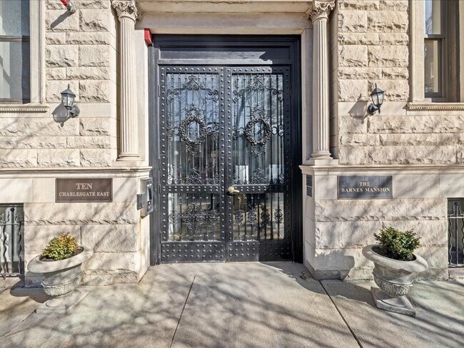 Foto del edificio - 10 Charlesgate E