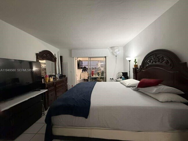 Foto del edificio - 303 NE 187th St