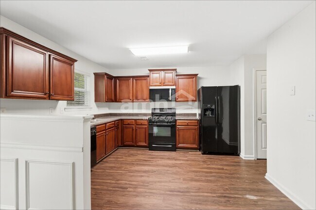 Foto del edificio - 119 Hidden Creek Dr