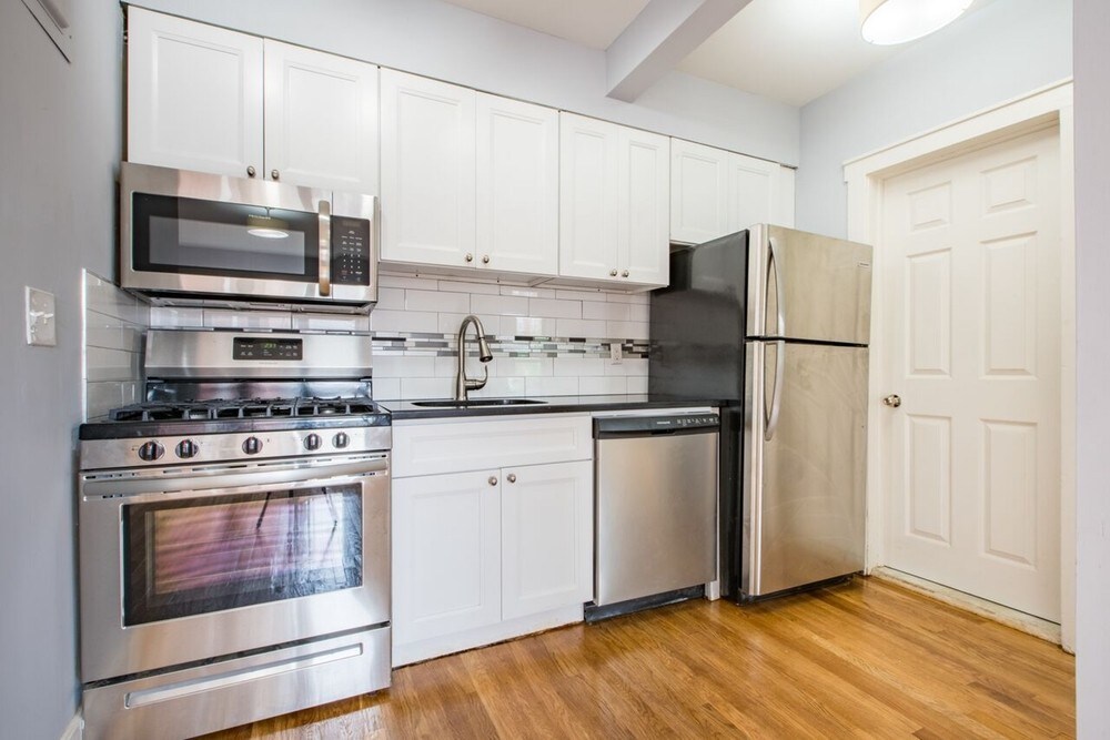 Primary Photo - 210 street