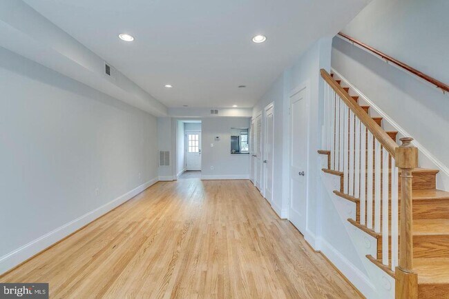 Building Photo - 436 20th St NE