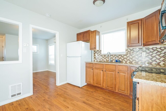 Building Photo - ***MOVE IN SPECIAL!!!*** Newly Remodeled 2...