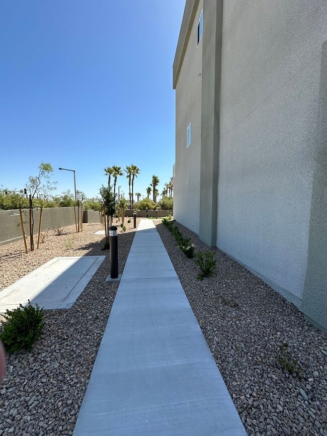 Building Photo - Your Dream Home Awaits: Spacious Summerlin...
