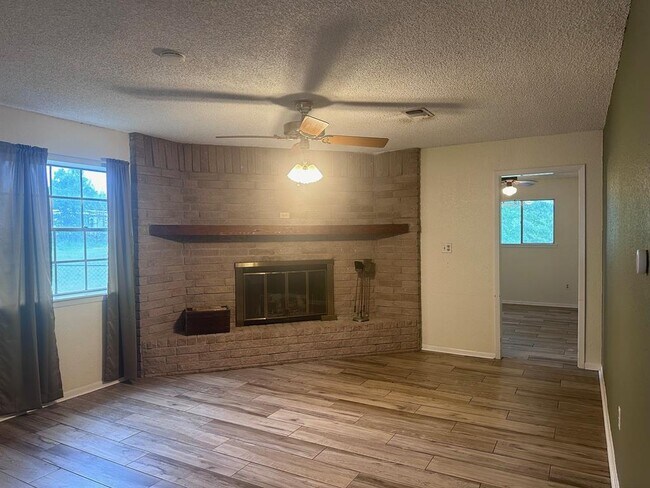 Building Photo - 176 Green Acres Loop