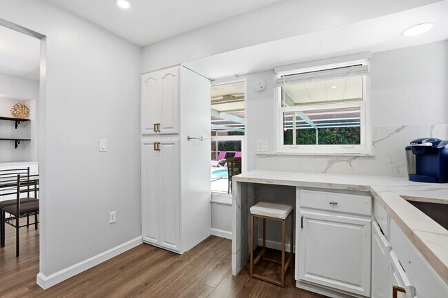 Foto del edificio - 4502 Parrot Ave